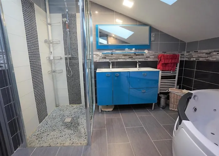 Loft 2 Descartes Alojamento de Acomodação e Pequeno-almoço Le Mans